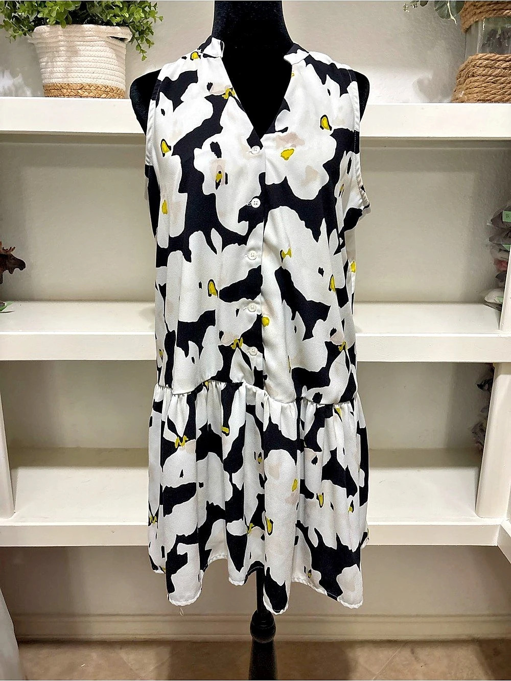 Nine West Abstract Mini Dress in White & Black Size Medium